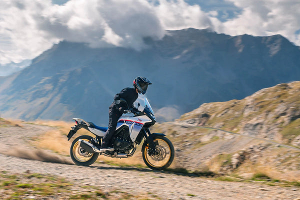 2023 Honda XL750 Transalp rompe la cubierta