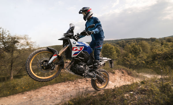 BMW F 900 GS y F 800 GS 2024 presentadas con el típico estilo bávaro