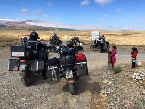 Top 10 Tips Para Ir de Touring Con Tu Moto: Estilo ADV