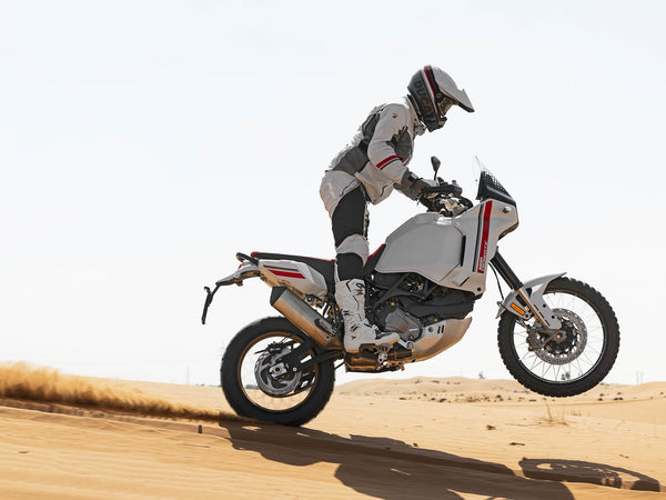 Las 7 mejores motos de aventura de peso medio de 2023